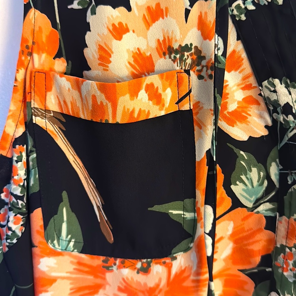 Blouse- Floral Pattern - Picture 4 of 8